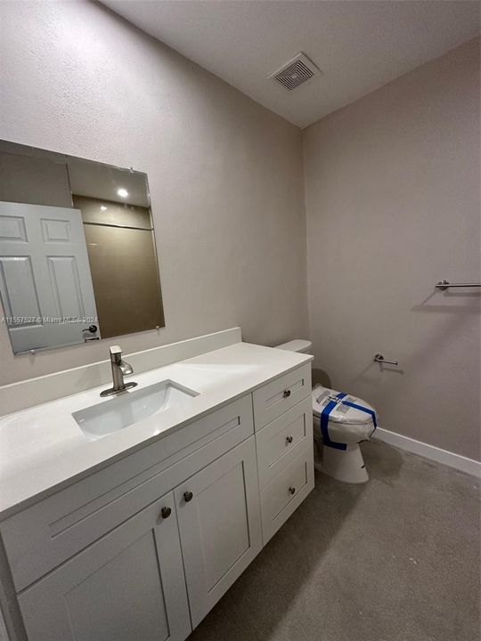 For Rent: $2,400 (2 beds, 2 baths, 715 Square Feet)