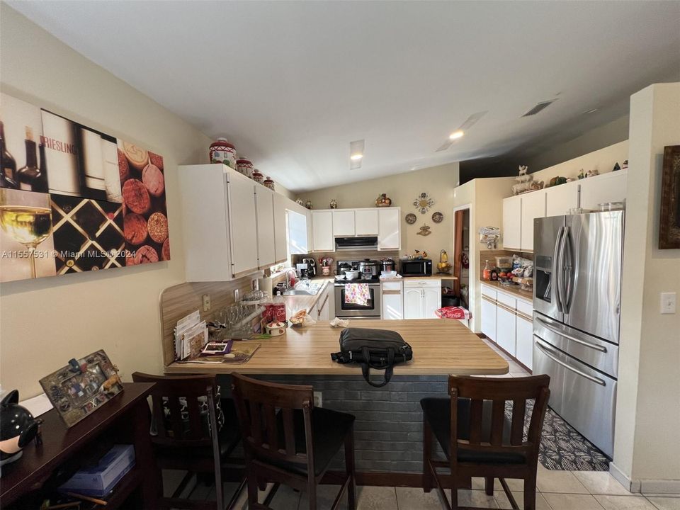 For Sale: $750,000 (5 beds, 2 baths, 1786 Square Feet)