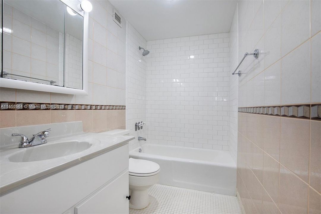 For Sale: $386,000 (2 beds, 2 baths, 1094 Square Feet)