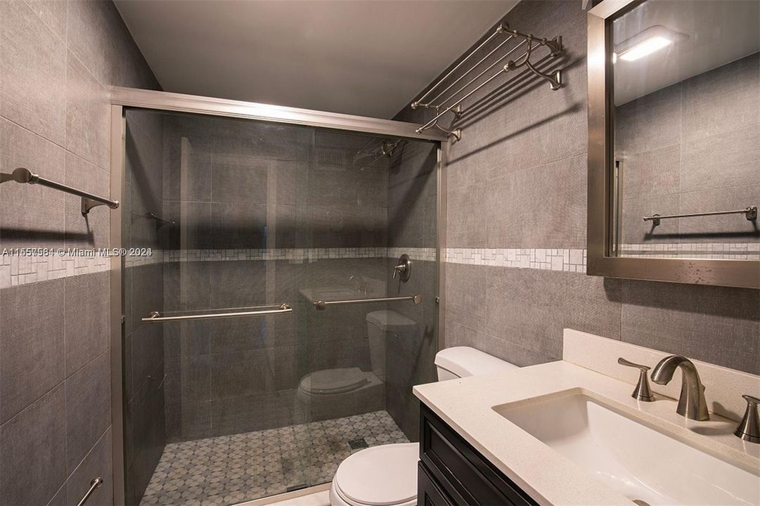 待售: $386,000 (2 贝兹, 2 浴室, 1094 平方英尺)
