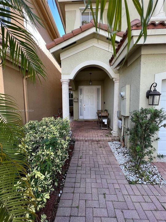 Active With Contract: $3,950 (3 beds, 2 baths, 2155 Square Feet)
