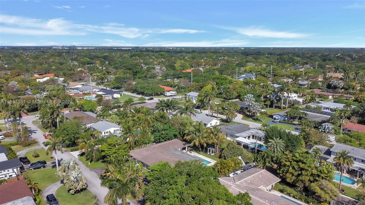 Active With Contract: $875,000 (4 beds, 2 baths, 2686 Square Feet)
