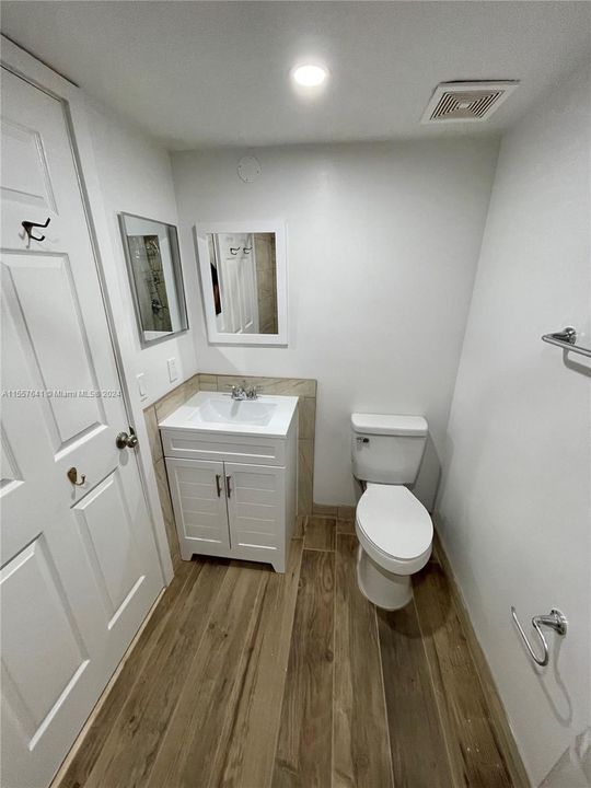 Active With Contract: $1,850 (0 beds, 1 baths, 0 Square Feet)