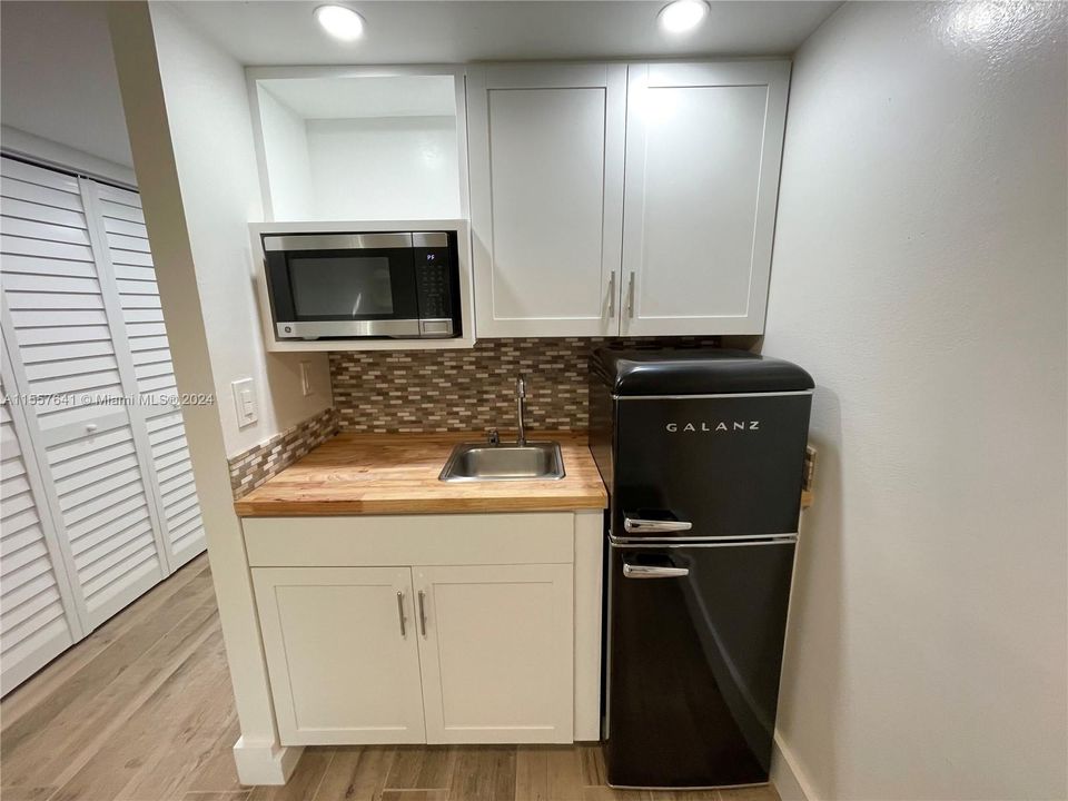 Active With Contract: $1,850 (0 beds, 1 baths, 0 Square Feet)