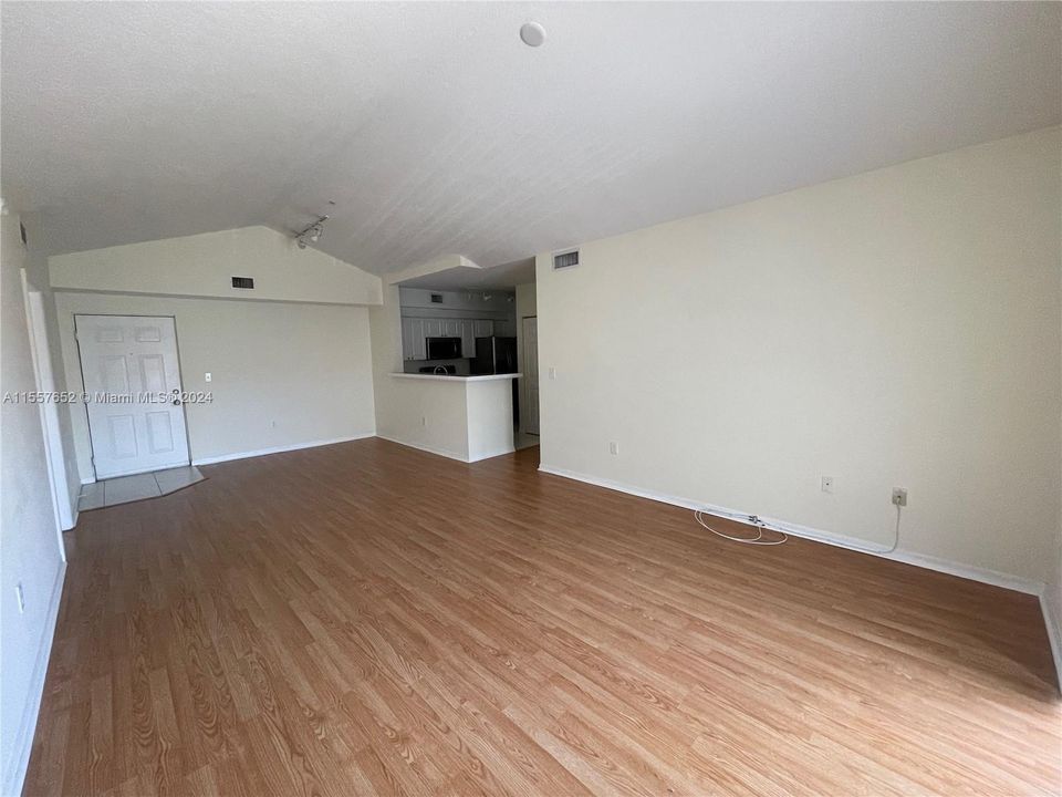 For Rent: $3,350 (3 beds, 2 baths, 1202 Square Feet)