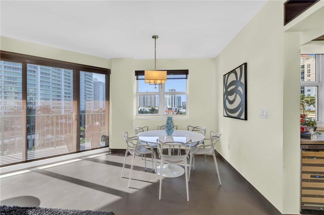 For Sale: $805,000 (3 beds, 3 baths, 1681 Square Feet)