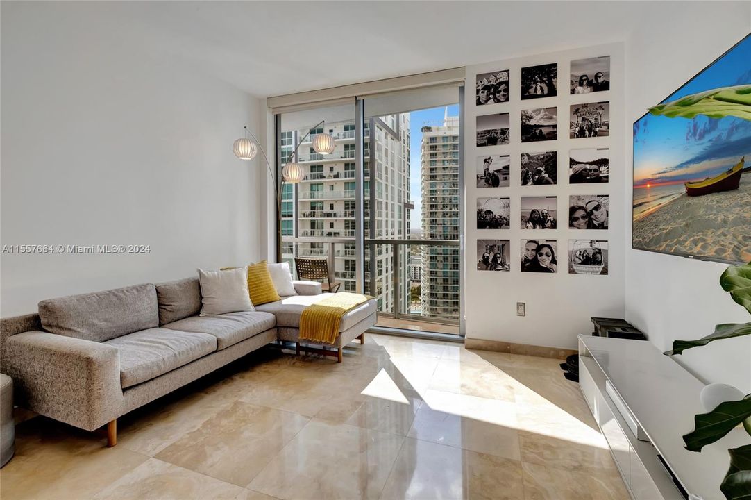 For Sale: $650,000 (2 beds, 2 baths, 1088 Square Feet)