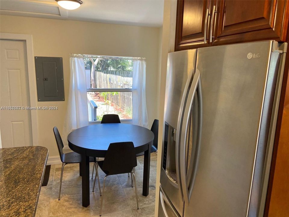 For Rent: $2,600 (2 beds, 1 baths, 766 Square Feet)