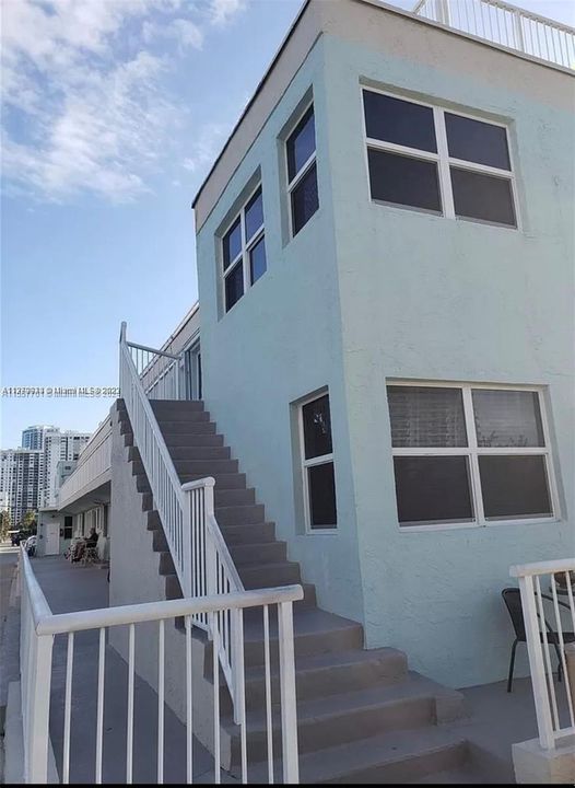Recently Rented: $2,300 (1 beds, 1 baths, 390 Square Feet)