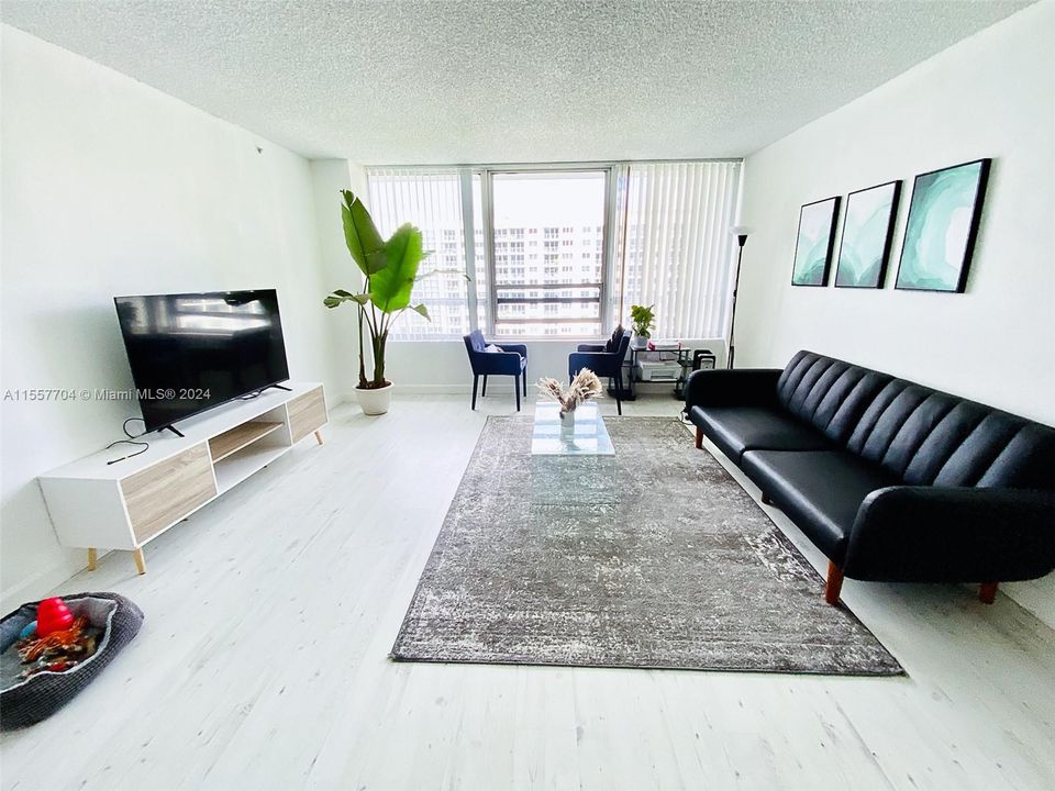 Active With Contract: $3,000 (1 beds, 1 baths, 788 Square Feet)