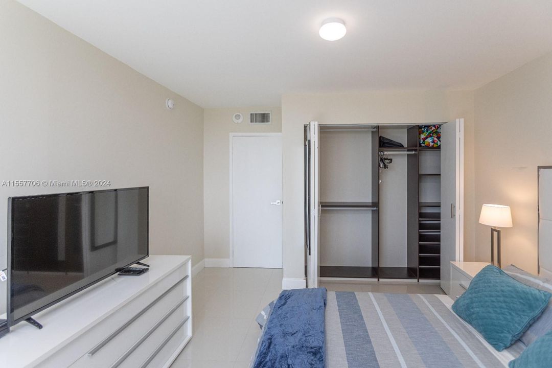 For Sale: $709,000 (2 beds, 2 baths, 1521 Square Feet)