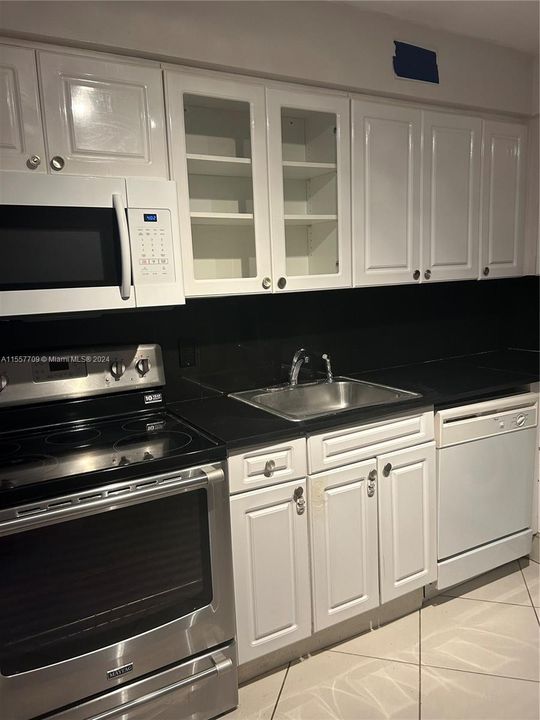 For Rent: $3,400 (2 beds, 2 baths, 1326 Square Feet)