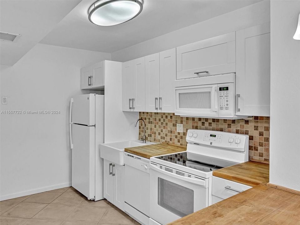 For Sale: $390,000 (1 beds, 1 baths, 750 Square Feet)