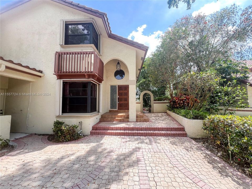 Recently Sold: $559,900 (3 beds, 3 baths, 2303 Square Feet)