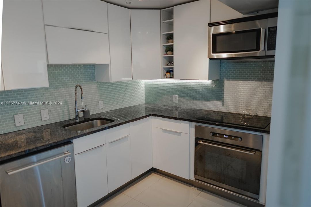 For Rent: $3,900 (2 beds, 2 baths, 1357 Square Feet)