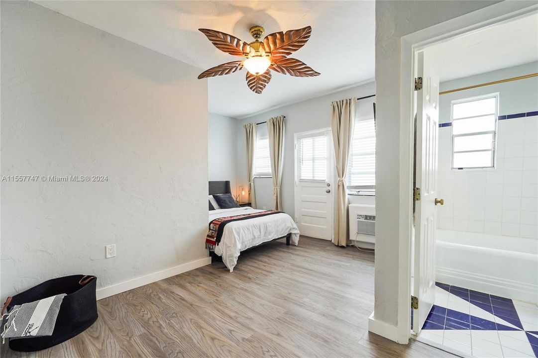 Active With Contract: $2,150 (1 beds, 1 baths, 579 Square Feet)