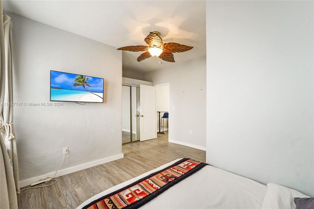 Active With Contract: $2,150 (1 beds, 1 baths, 579 Square Feet)