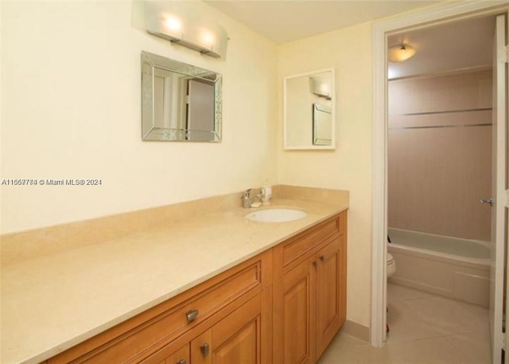 For Rent: $3,500 (2 beds, 2 baths, 1210 Square Feet)