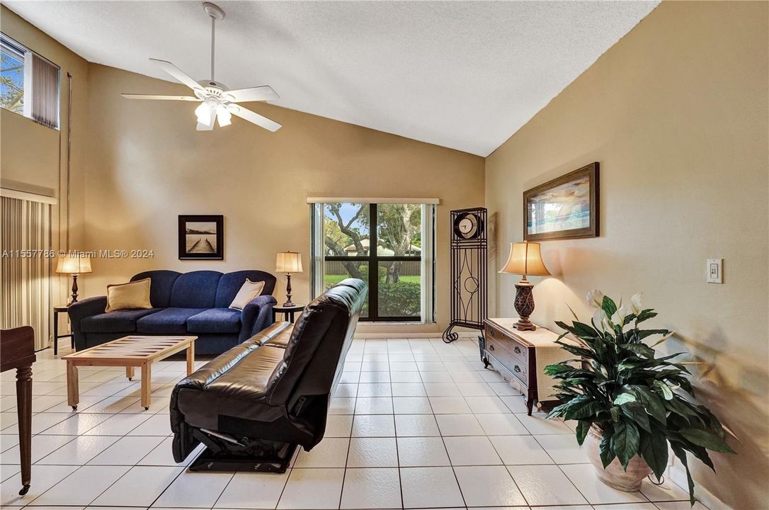 Active With Contract: $339,900 (2 beds, 2 baths, 1080 Square Feet)