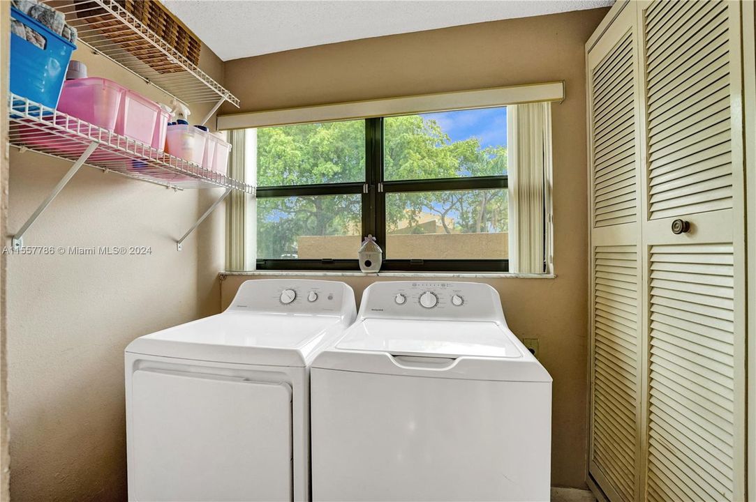 For Sale: $339,900 (2 beds, 2 baths, 1080 Square Feet)