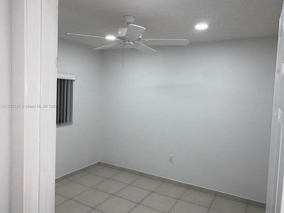 Active With Contract: $2,400 (2 beds, 2 baths, 925 Square Feet)