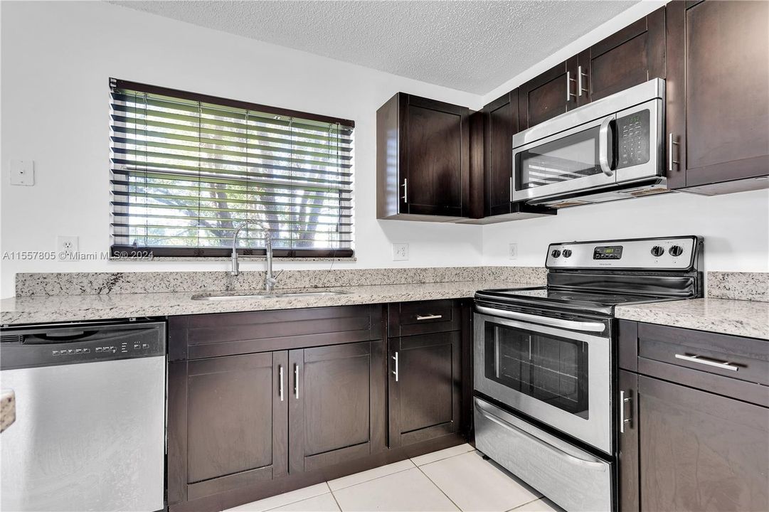 Active With Contract: $4,000 (4 beds, 3 baths, 2213 Square Feet)