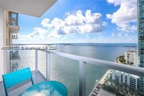 Active With Contract: $3,100 (1 beds, 1 baths, 750 Square Feet)