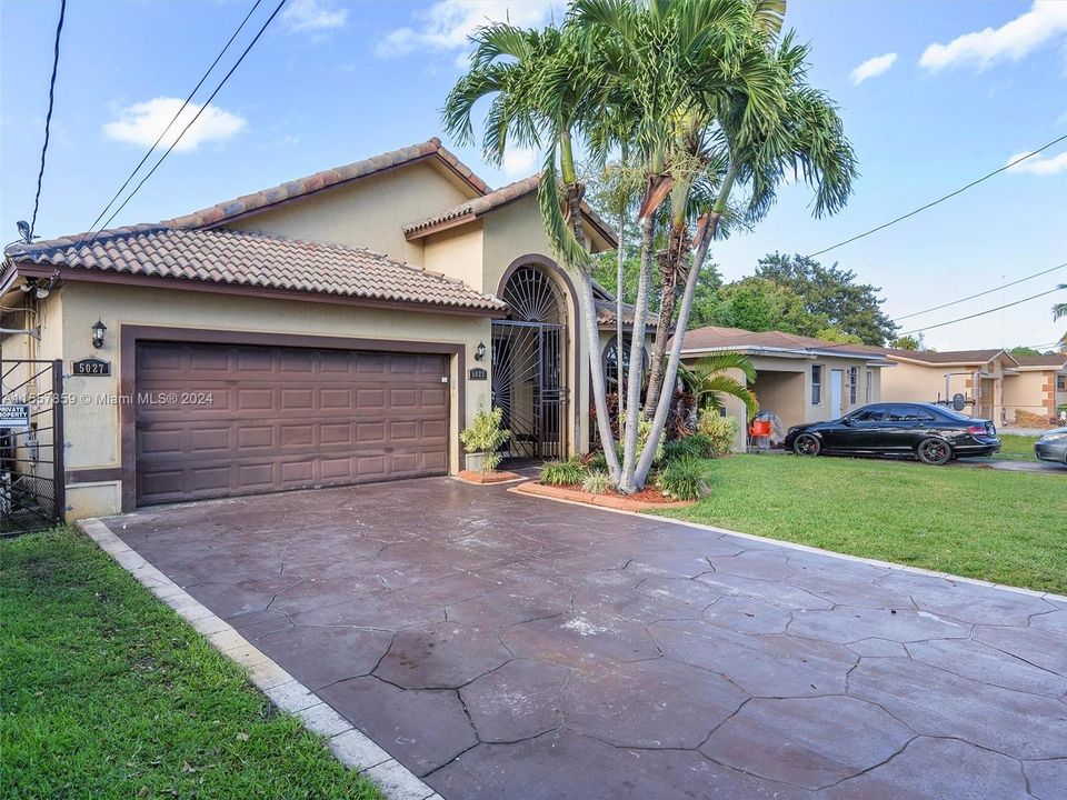 For Sale: $699,900 (4 beds, 2 baths, 2133 Square Feet)