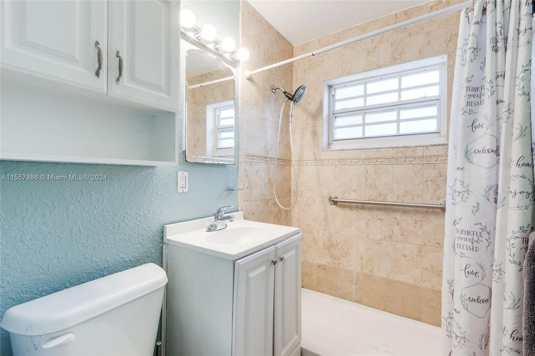 For Sale: $499,900 (2 beds, 1 baths, 900 Square Feet)