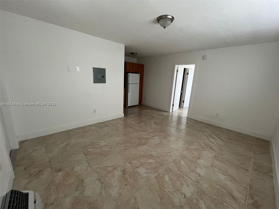Recently Rented: $1,800 (1 beds, 1 baths, 520 Square Feet)