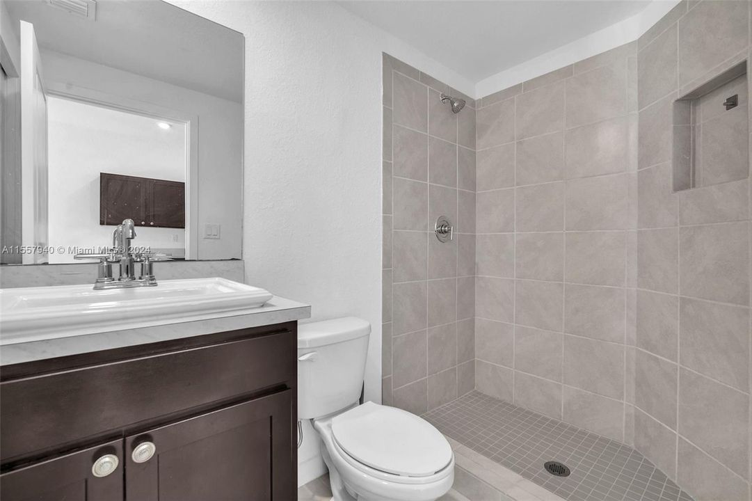 Недавно арендовано: $3,300 (4 спален, 3 ванн, 1602 Квадратных фут)
