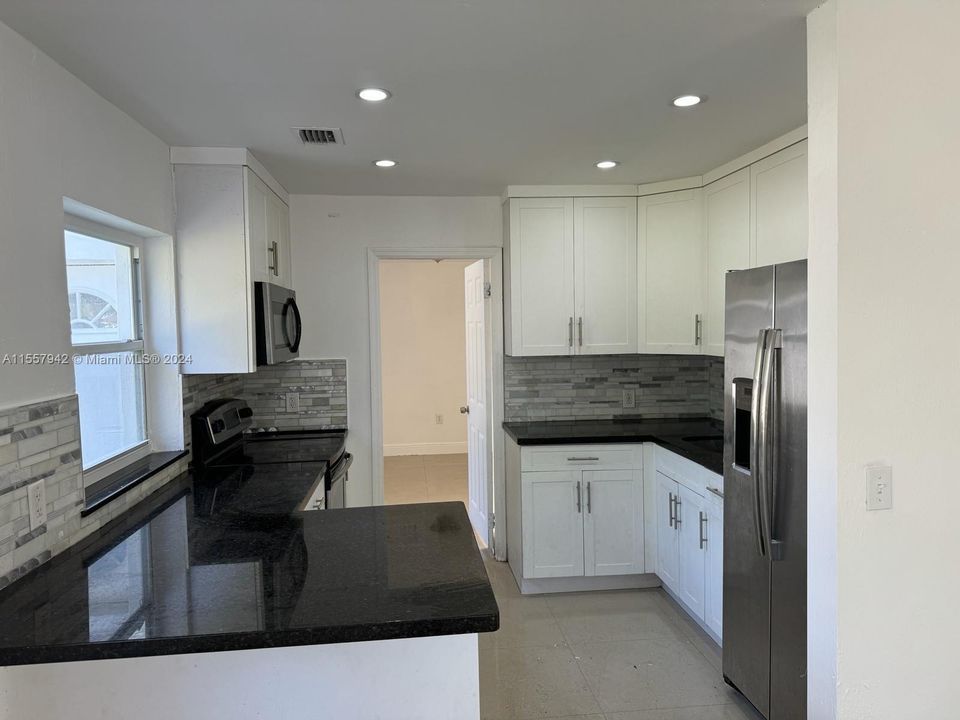 Active With Contract: $2,700 (3 beds, 2 baths, 0 Square Feet)