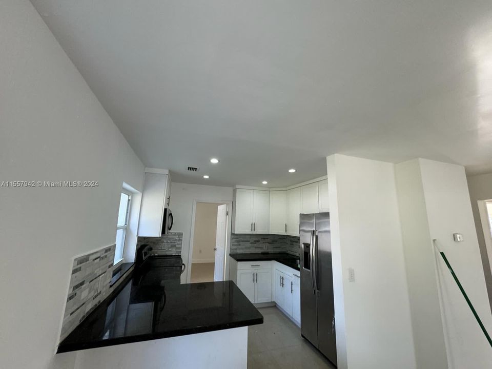 Active With Contract: $2,700 (3 beds, 2 baths, 0 Square Feet)