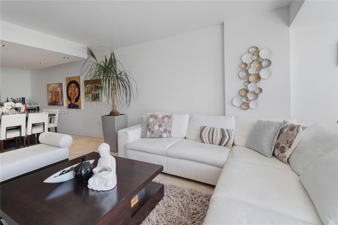 Active With Contract: $1,500,000 (2 beds, 2 baths, 1670 Square Feet)