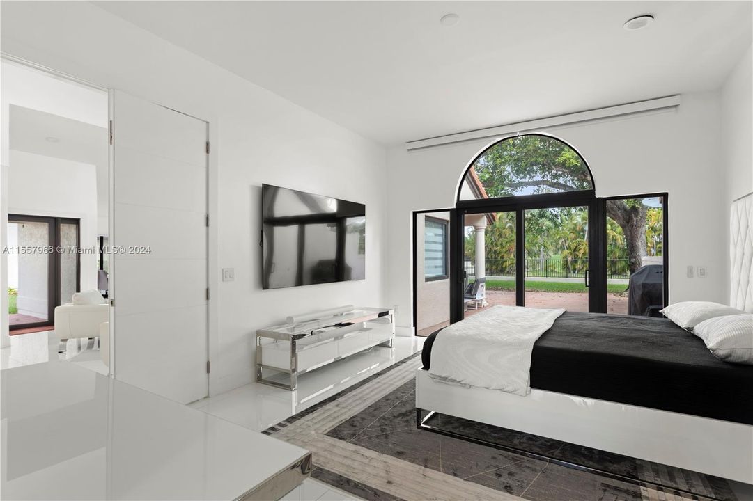Active With Contract: $1,195,000 (3 beds, 2 baths, 2037 Square Feet)