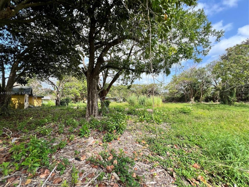 En Venta: $1,900,000 (1.99 acres)