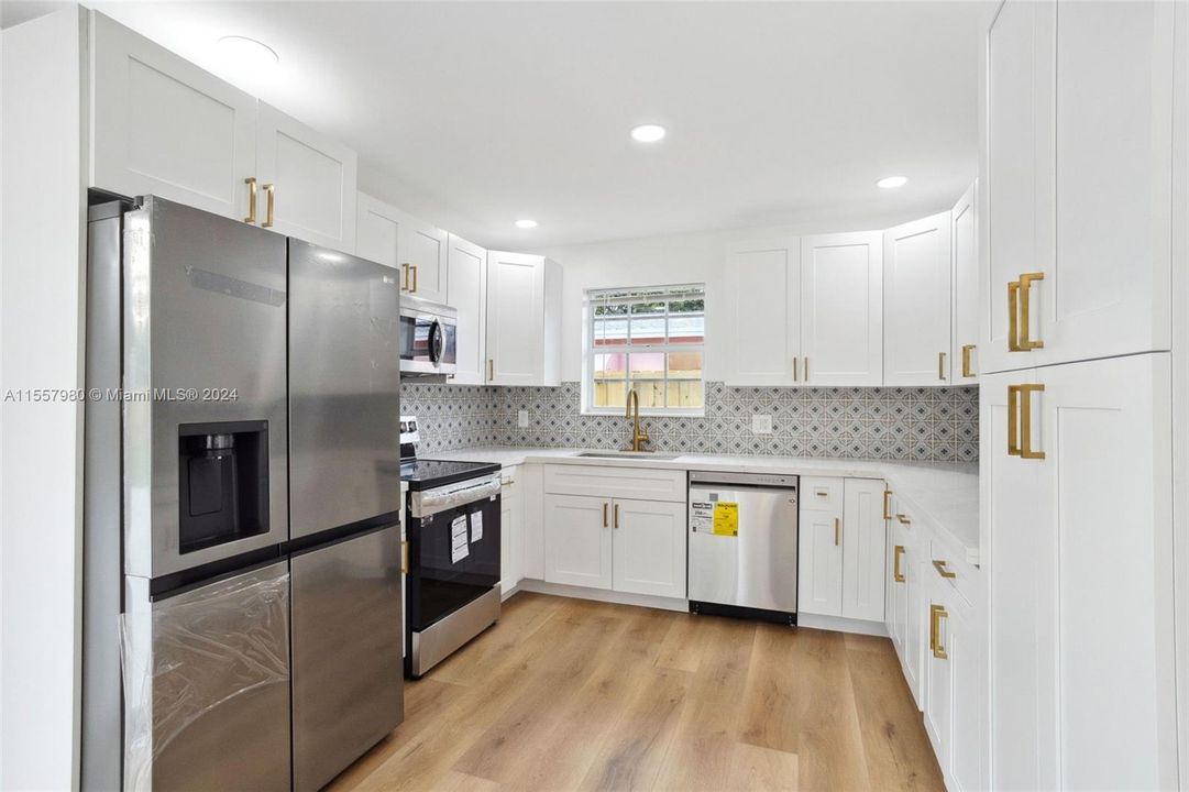 For Sale: $709,000 (3 beds, 2 baths, 1098 Square Feet)