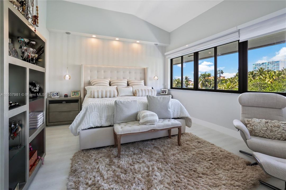 For Sale: $1,645,000 (3 beds, 2 baths, 2265 Square Feet)