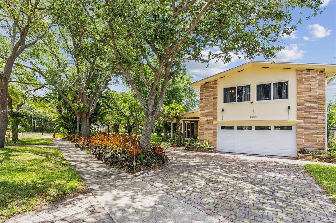 Active With Contract: $1,700,000 (4 beds, 4 baths, 1904 Square Feet)