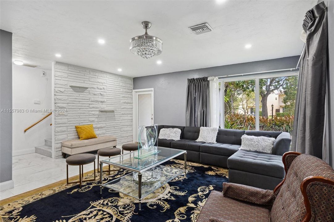 Active With Contract: $1,700,000 (4 beds, 4 baths, 1904 Square Feet)