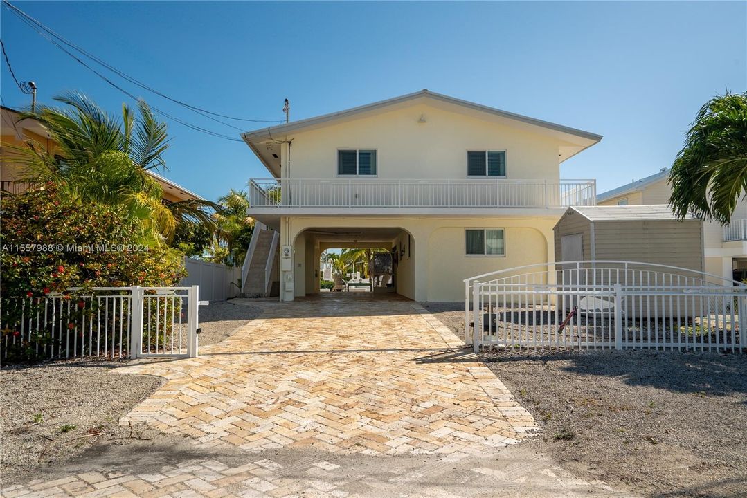 Recently Sold: $1,475,000 (3 beds, 3 baths, 1200 Square Feet)