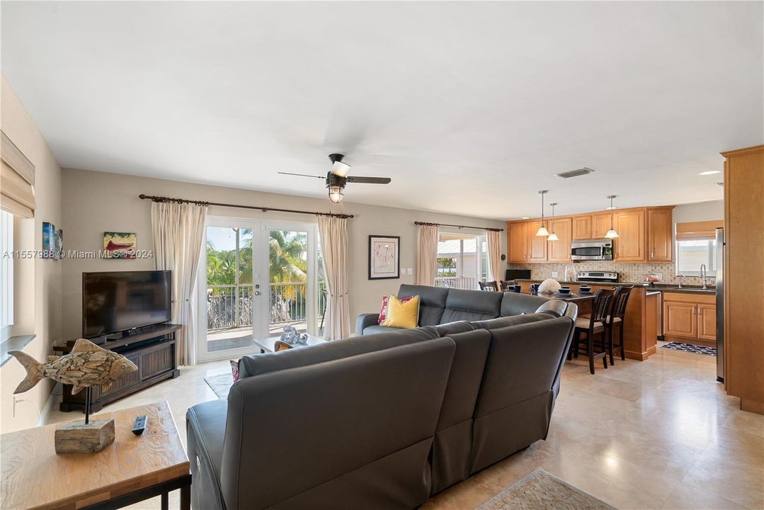 Recently Sold: $1,475,000 (3 beds, 3 baths, 1200 Square Feet)