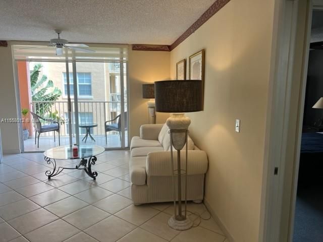 Active With Contract: $406,000 (1 beds, 1 baths, 750 Square Feet)