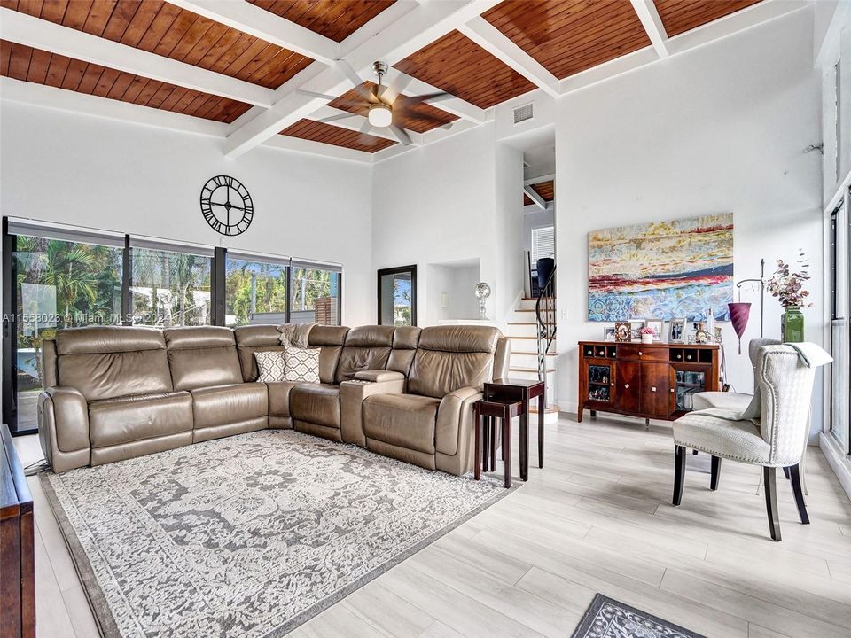 Active With Contract: $1,299,000 (3 beds, 2 baths, 1761 Square Feet)