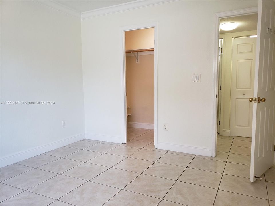 For Sale: $225,000 (1 beds, 1 baths, 662 Square Feet)