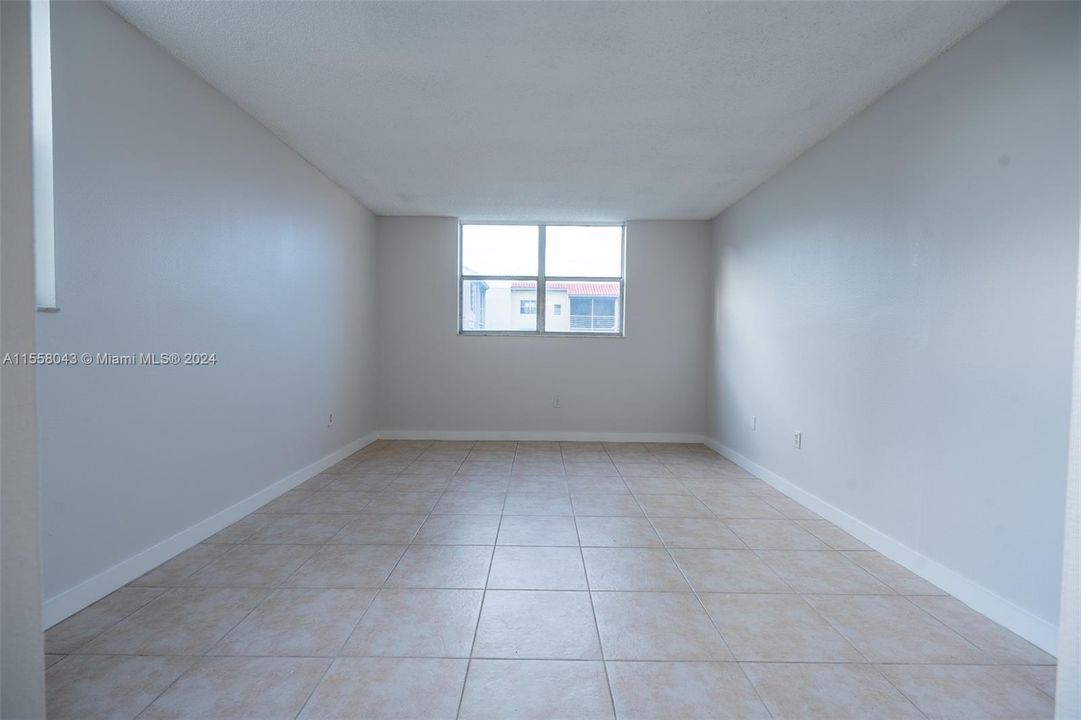For Sale: $159,000 (1 beds, 1 baths, 830 Square Feet)