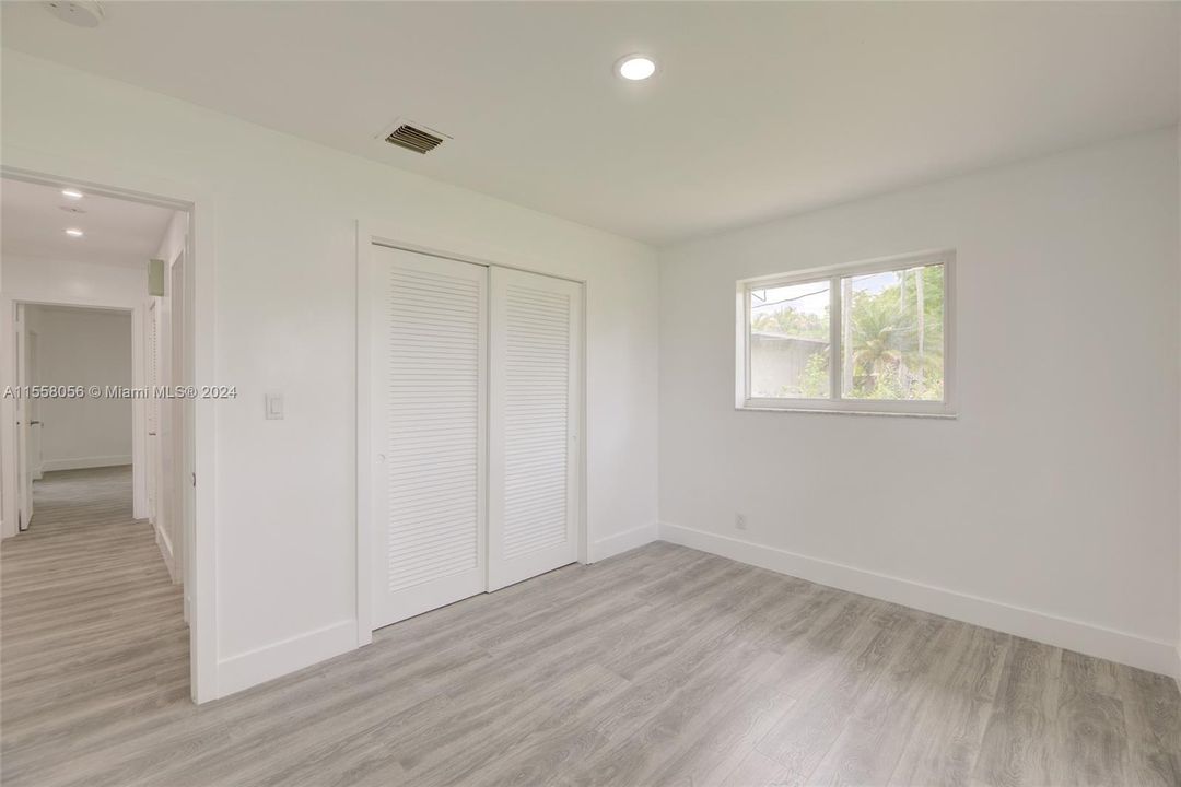 For Sale: $550,000 (2 beds, 2 baths, 1207 Square Feet)