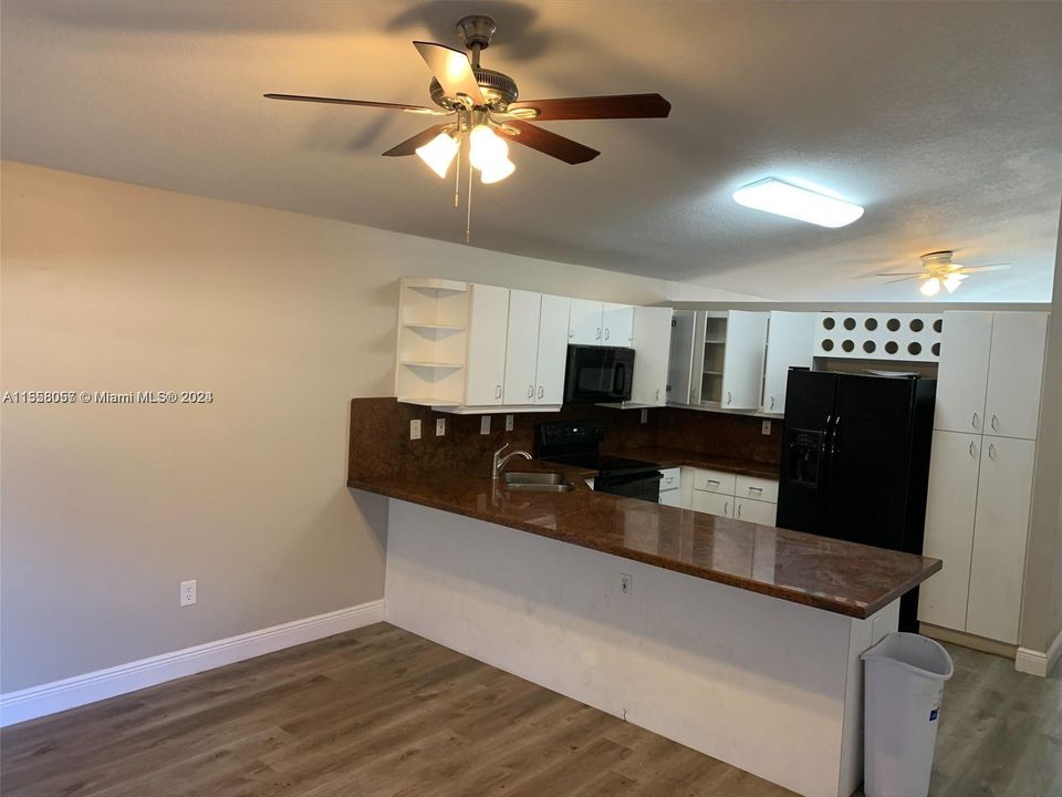 Recently Rented: $3,900 (3 beds, 2 baths, 1539 Square Feet)