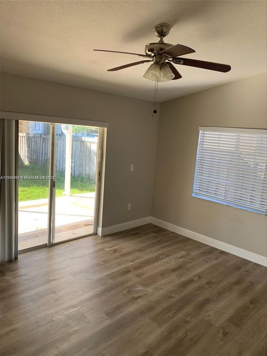 Recently Rented: $3,900 (3 beds, 2 baths, 1539 Square Feet)