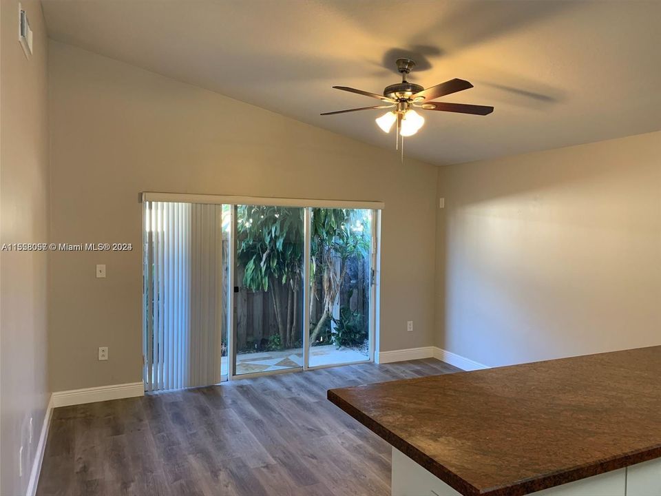 Recently Rented: $3,900 (3 beds, 2 baths, 1539 Square Feet)